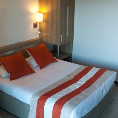 アパートホテル Appart-hotel & Golf Bordeaux - 3*