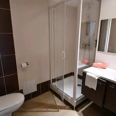 アパートホテル Appart-hotel & Golf Bordeaux - 3*