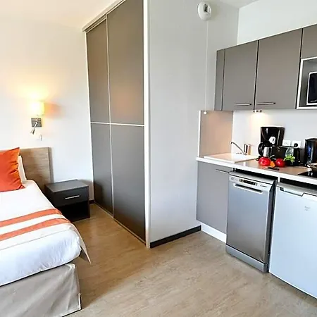 アパートホテル Appart-hotel & Golf Bordeaux - ブルージュ